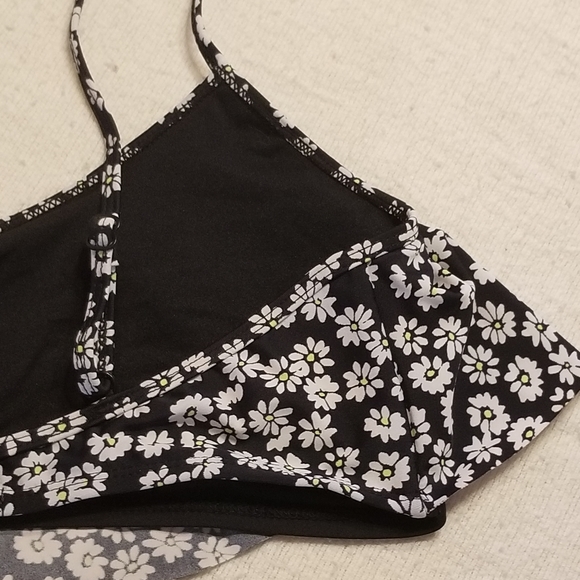Forever21 Swim SET Top & Bottom - Daisies - Picture 5 of 10